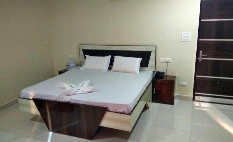 Hotel Sukh Sagar Гвалиор Екстериор снимка